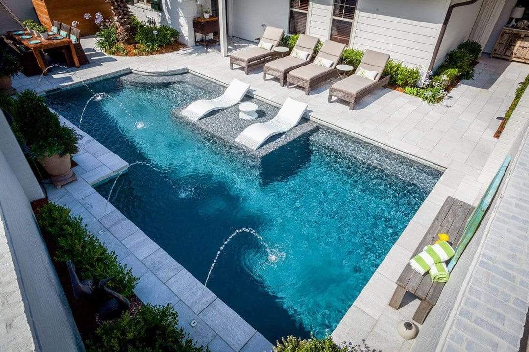 Rectangle pool with tanning ledge